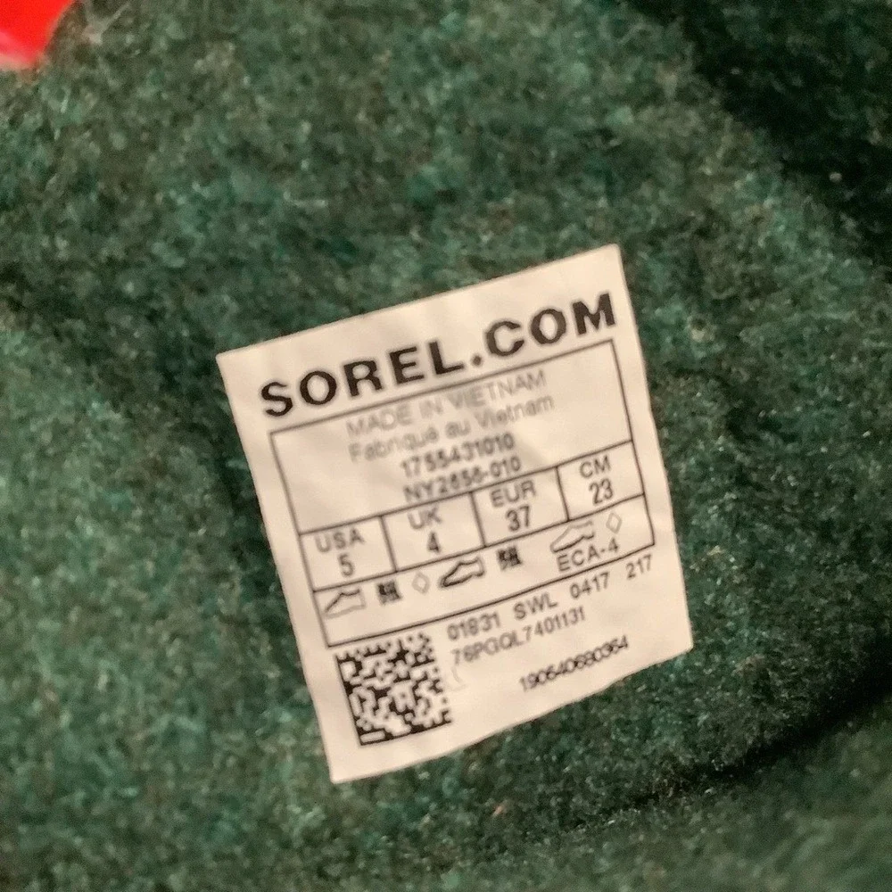Sorel Kids' Black and Purple Patterned‎ Snow Boots size 5 geometric print